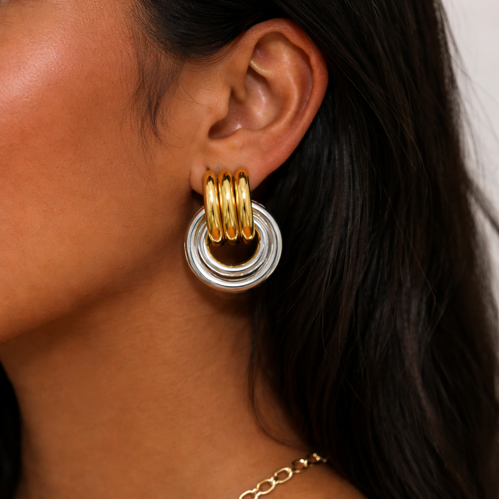 ELARA CONTRAST HOOPS